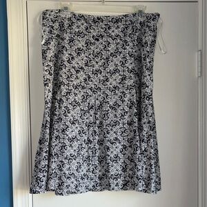 Anne Klein Black and White Patterned A-Line Skirt